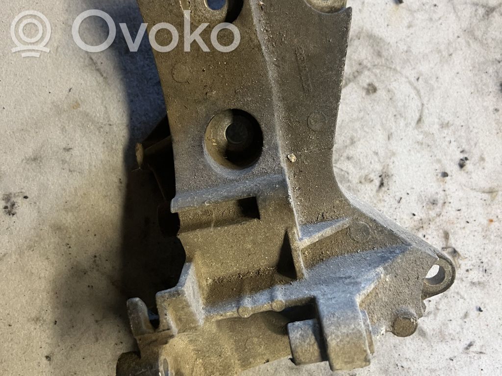 Renault Kangoo I Generatoriaus kronšteinas 