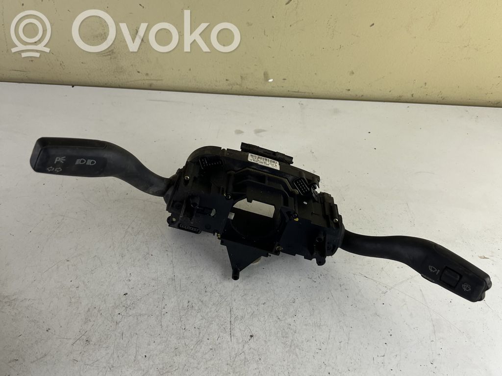 Audi A4 S4 B6 8E 8H Wiper turn signal indicator stalk/switch 