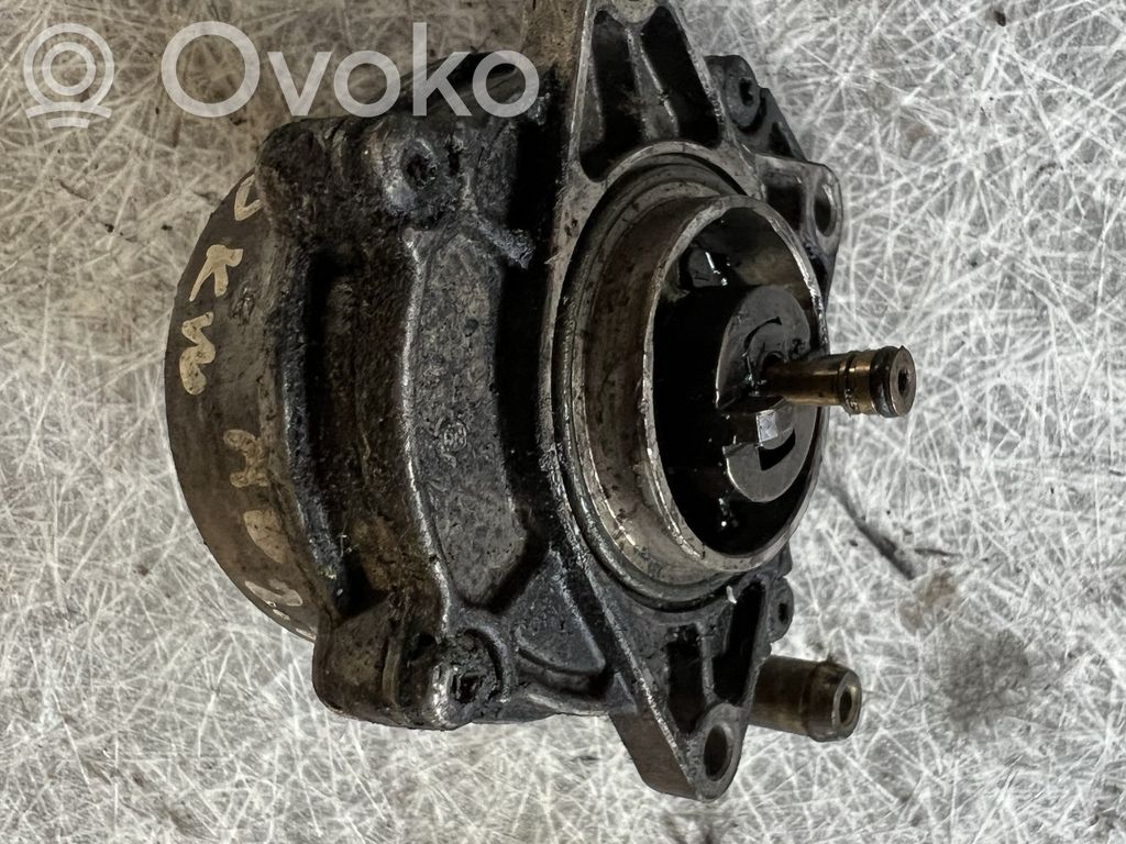 Audi A6 S6 C5 4B Vacuum pump 