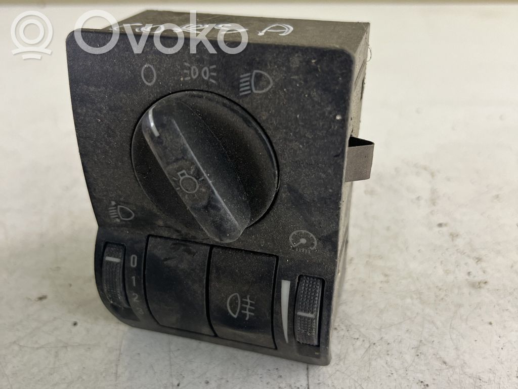 Opel Corsa C Lukturu slēdzis 