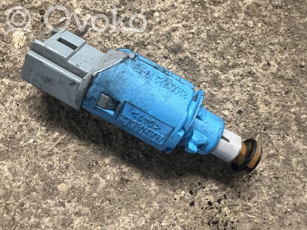 Renault Megane II Clutch pedal sensor 