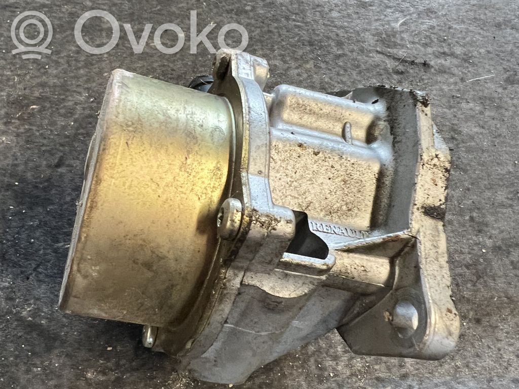 Renault Clio III Vacuum pump 