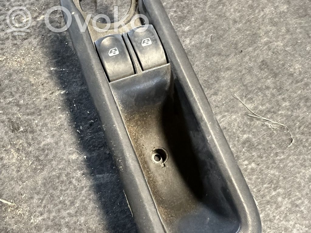 Renault Clio III Electric window control switch 
