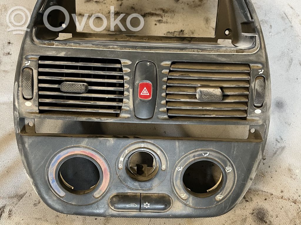 Fiat Bravo - Brava Dysze / Kratki środkowego nawiewu deski rozdzielczej 