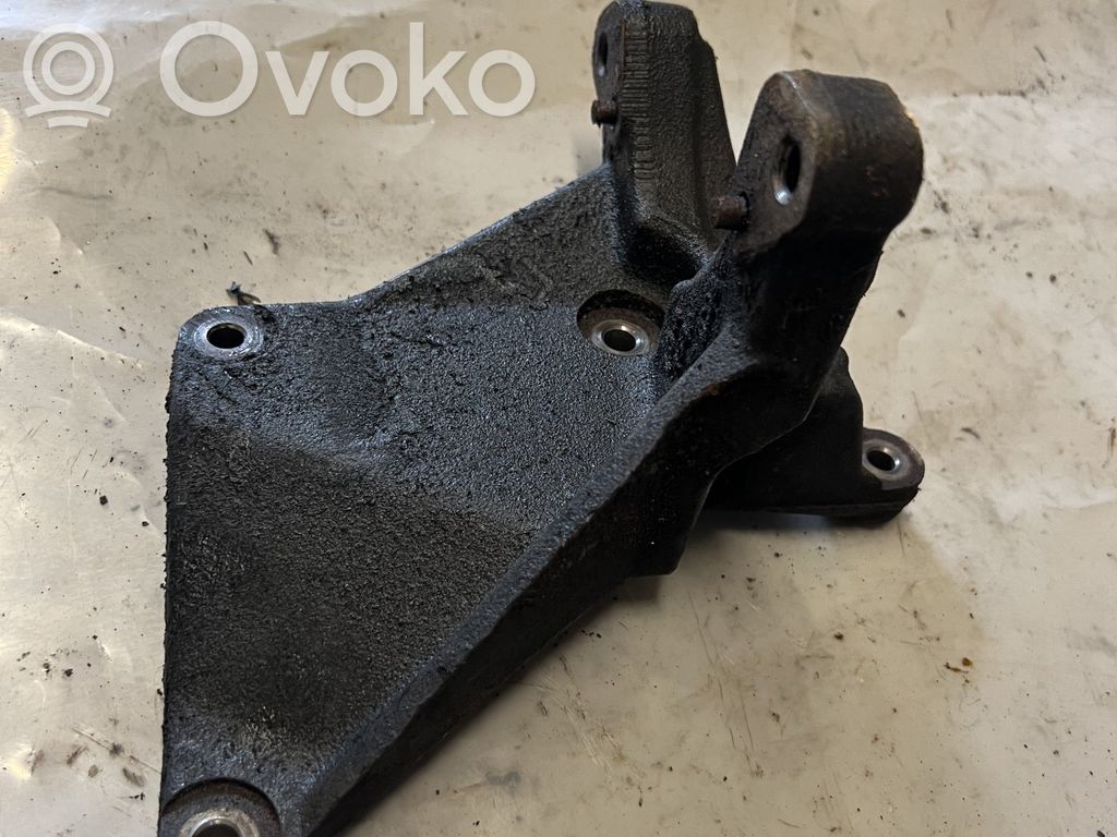 Dodge Caliber Engine mounting bracket 