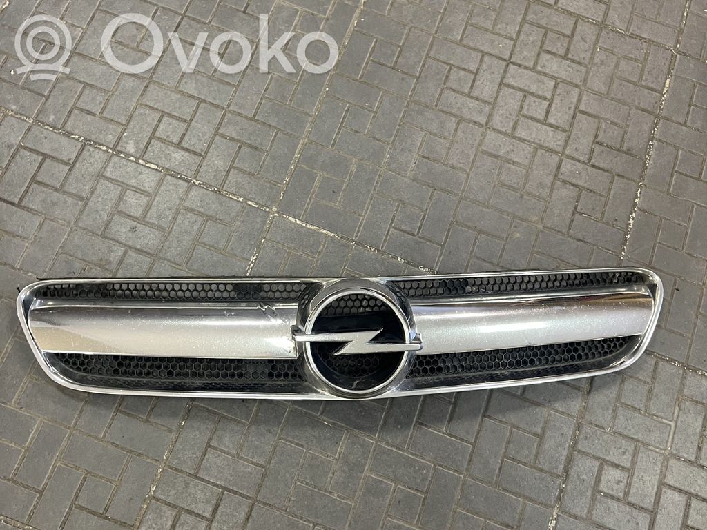 Opel Signum Etupuskurin ylempi jäähdytinsäleikkö 