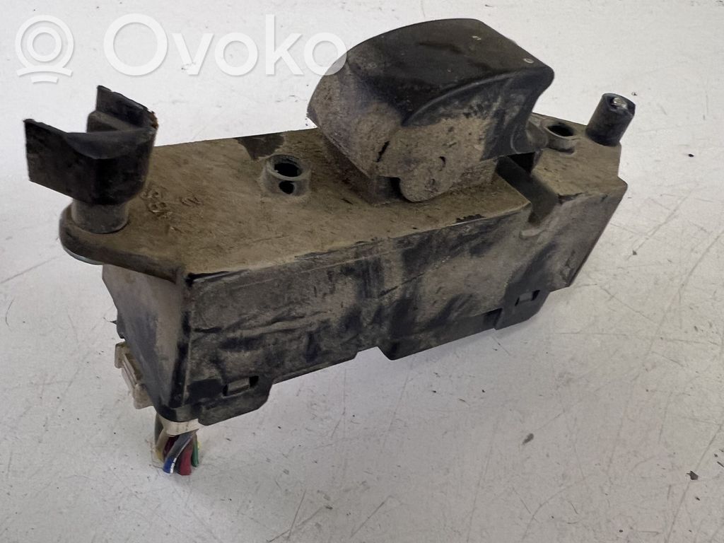 Mitsubishi L200 Electric window control switch 