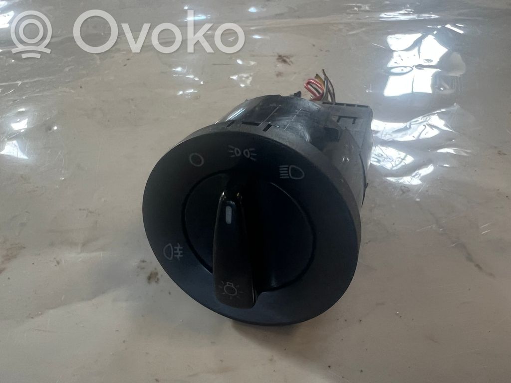 Skoda Fabia Mk2 (5J) Light switch 