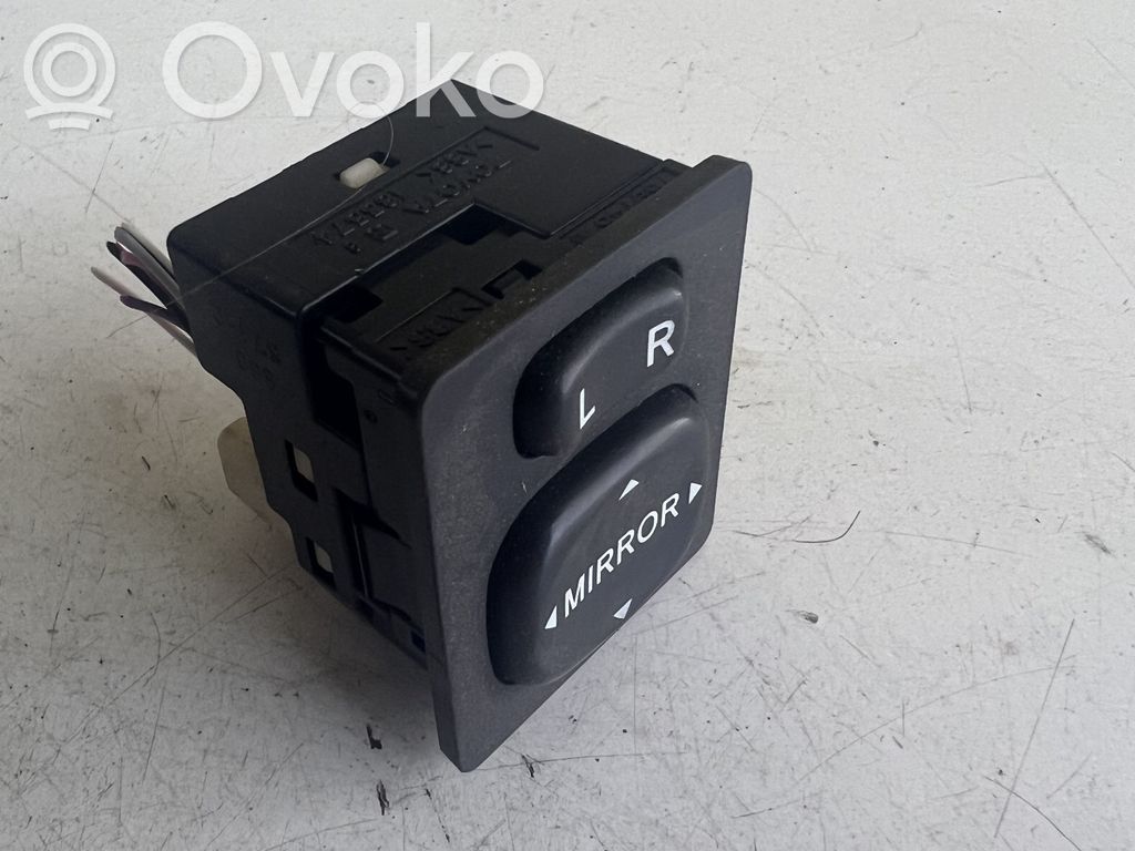 Toyota Corolla Verso AR10 Wing mirror switch 