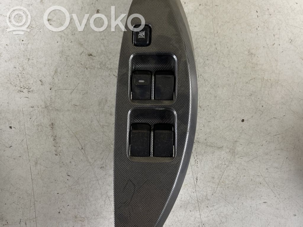 Mitsubishi Grandis Electric window control switch 