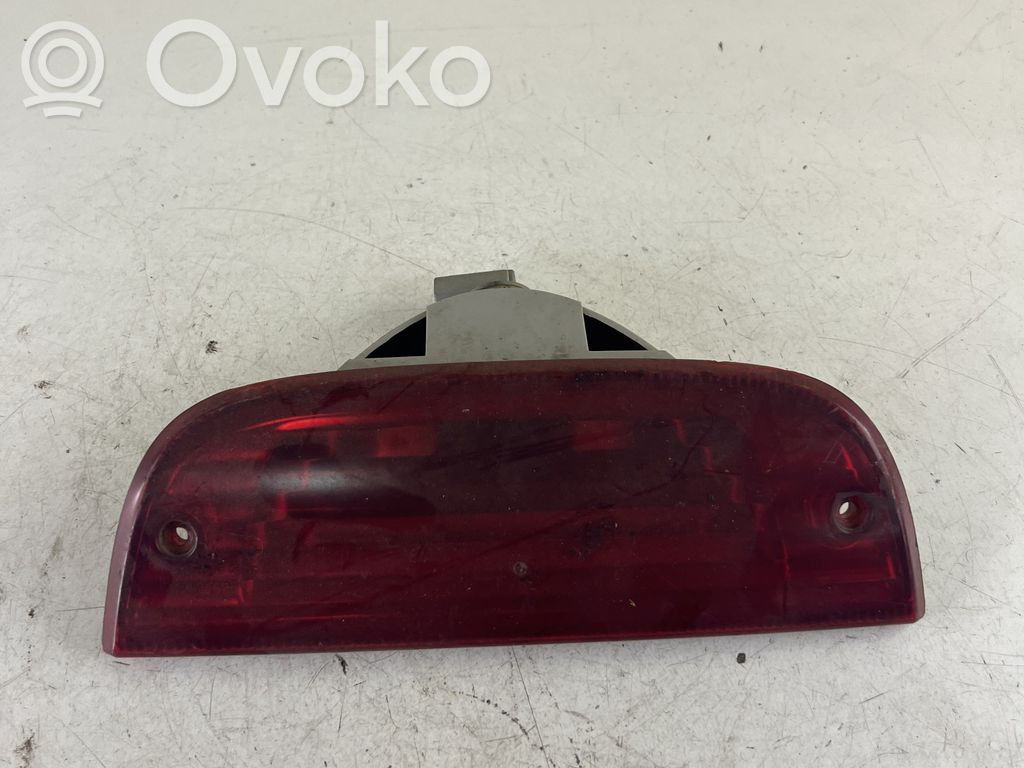 Jeep Cherokee III KJ Third/center stoplight 
