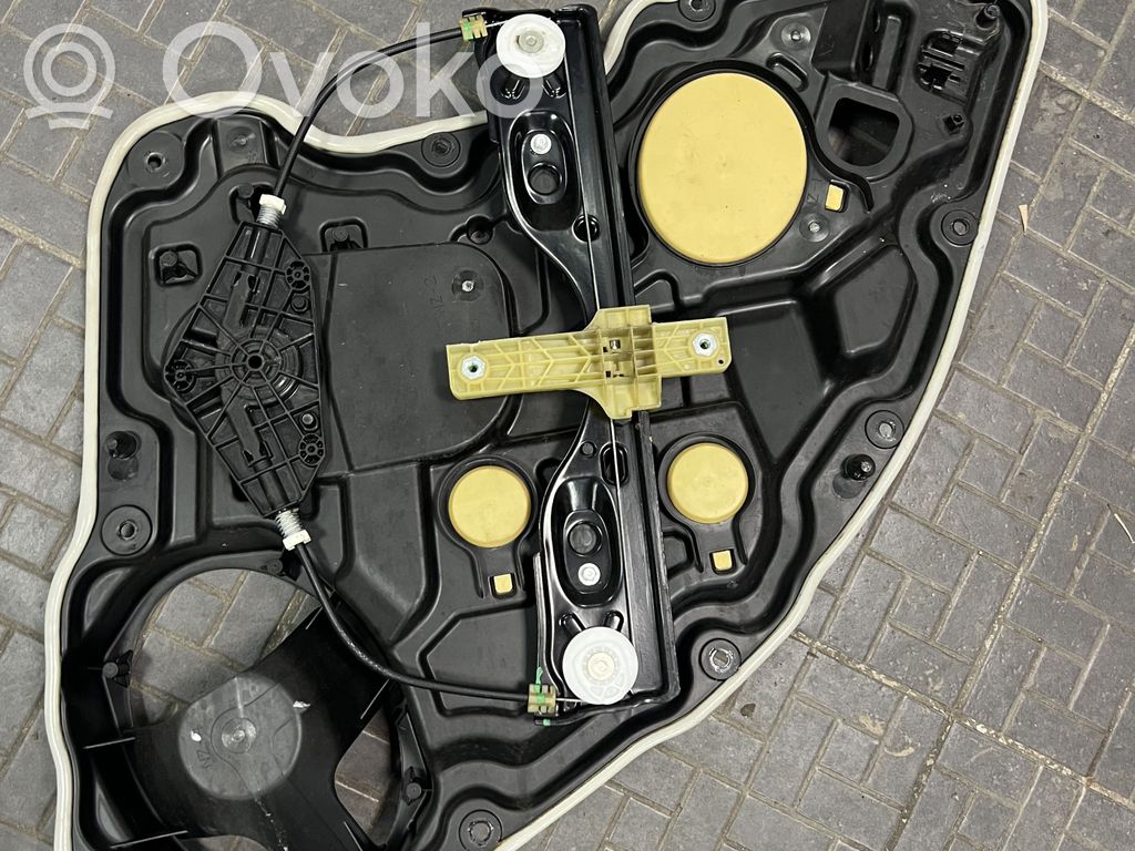 Jeep Cherokee KL Mecanismo para subir la puerta trasera sin motor 