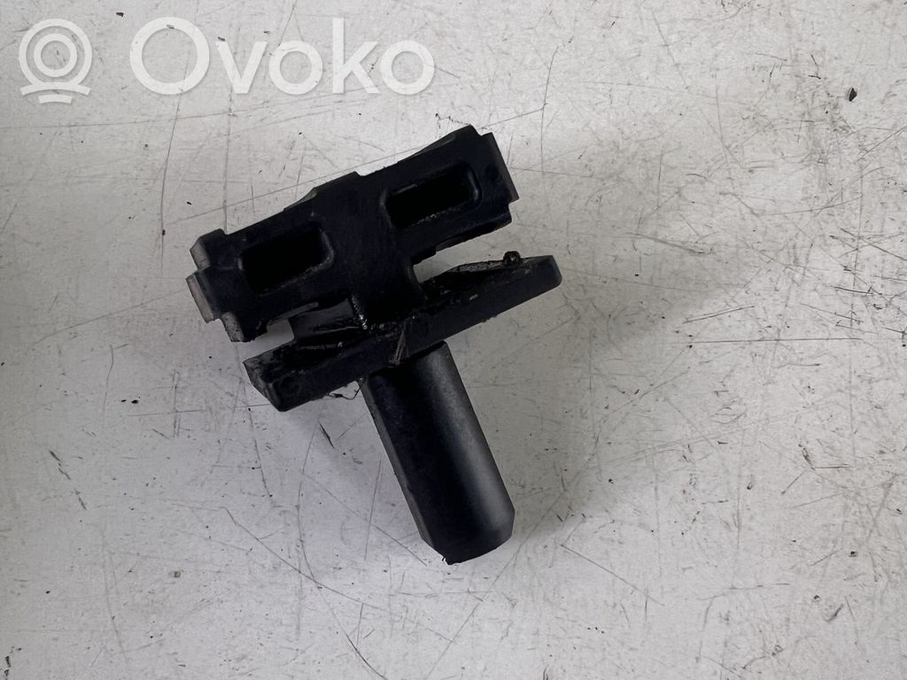 Jeep Cherokee Radiator mount bracket 