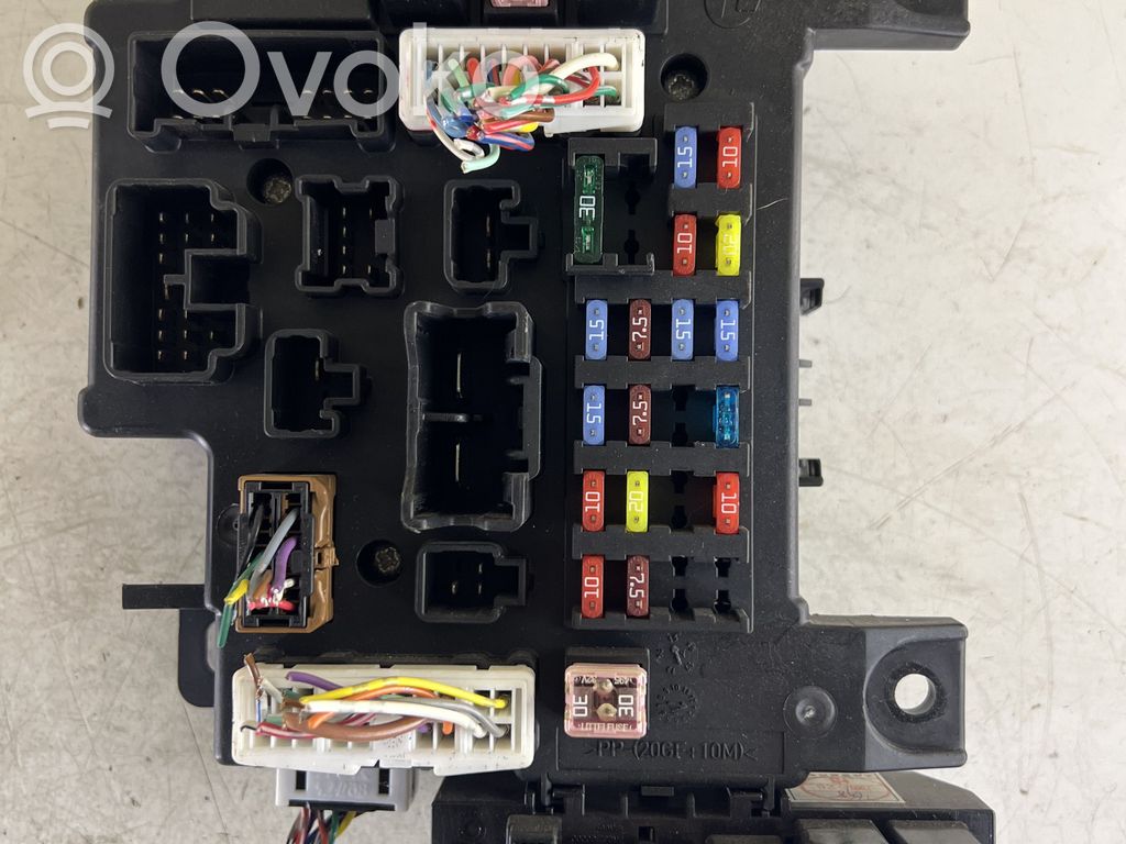 Peugeot 4007 Fuse module 