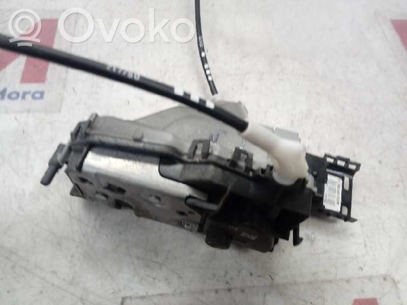 Peugeot 308 Front door lock 