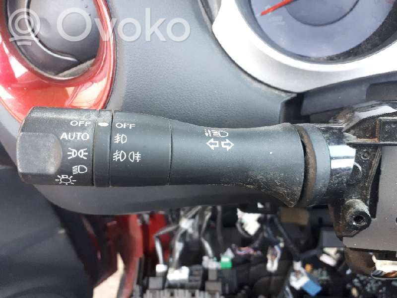 Nissan Juke I F15 Palanca de intermitentes 