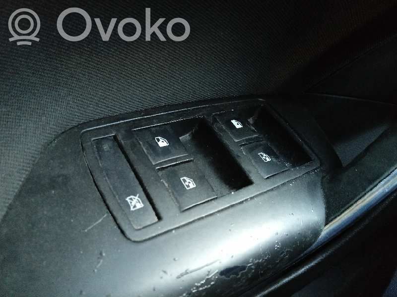 Interruptor del elevalunas eléctrico   13305011
