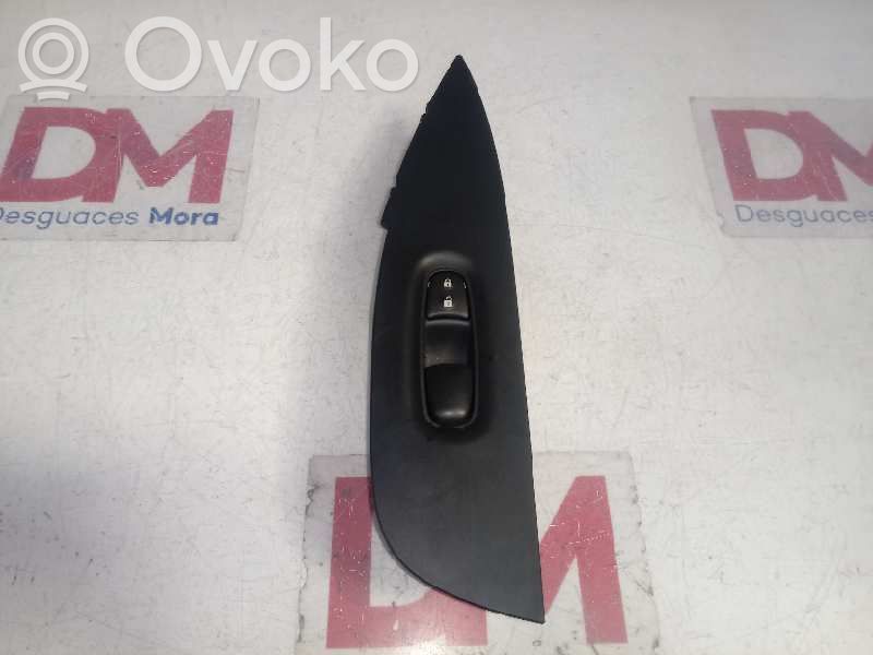 Nissan Qashqai Elektrisko logu slēdzis 