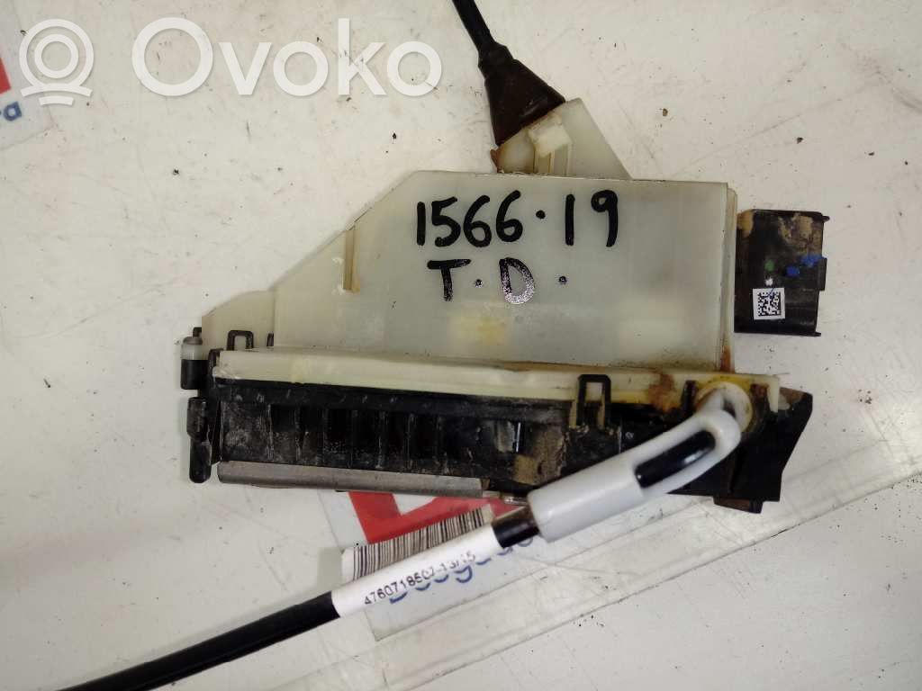 Peugeot 208 I Takaoven lukko 