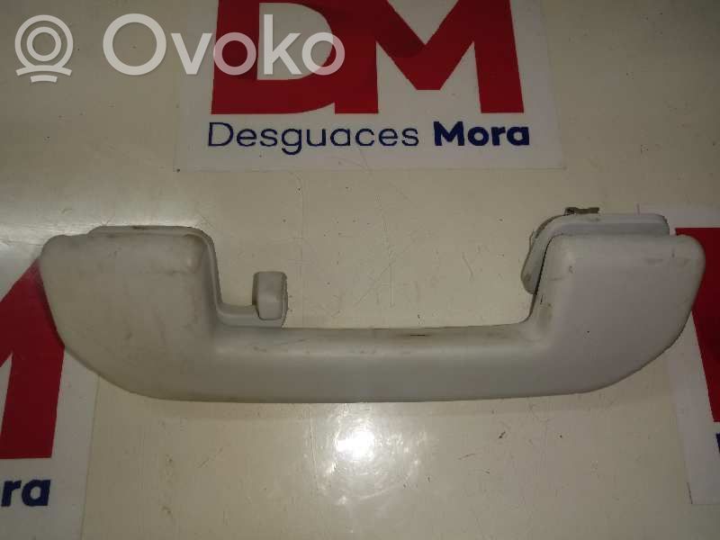 Manecilla interna para abrir la puerta trasera