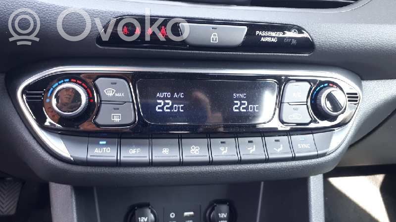 Hyundai i30 Unitate control climatizare 
