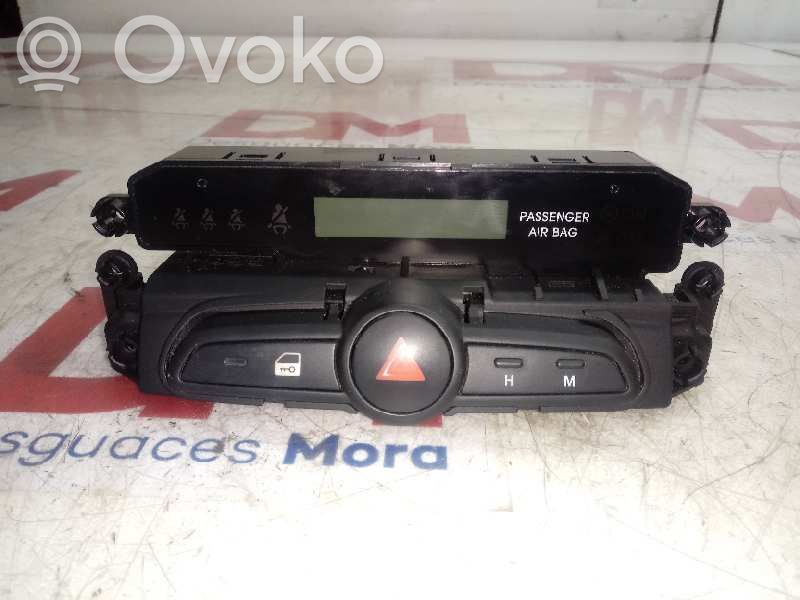 Hyundai ix20 Botón interruptor de luz de peligro 