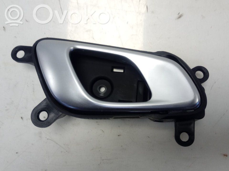 KIA Xceed Manecilla interna puerta trasera 
