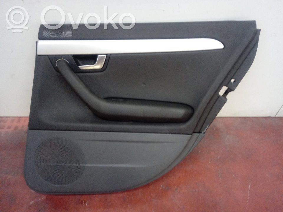 Moldura del tarjetero de la puerta trasera