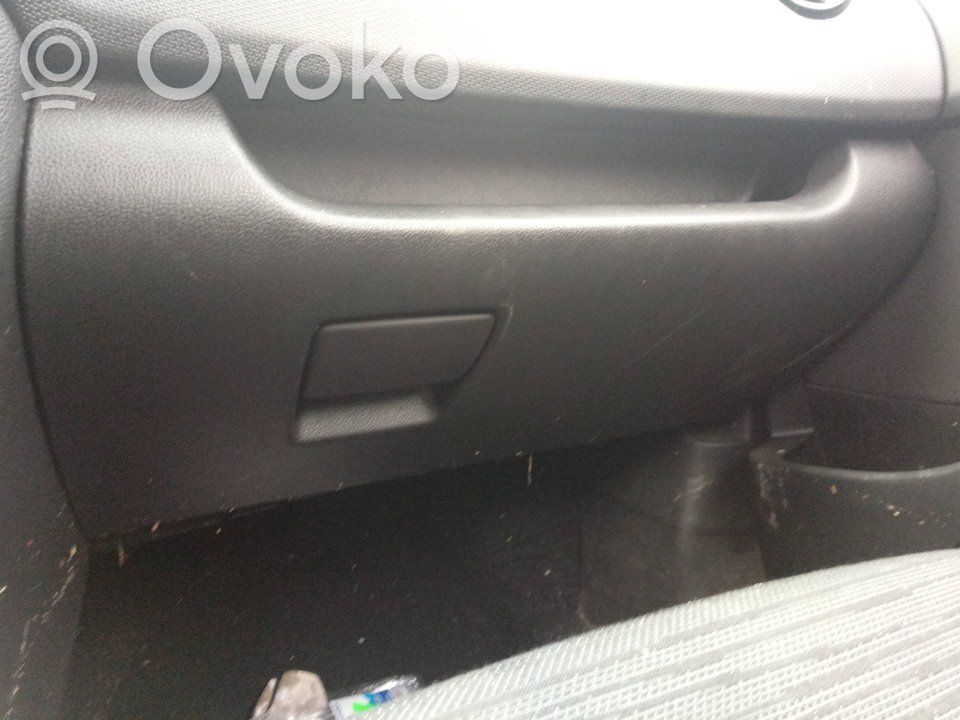 Schowek deski rozdzielczej