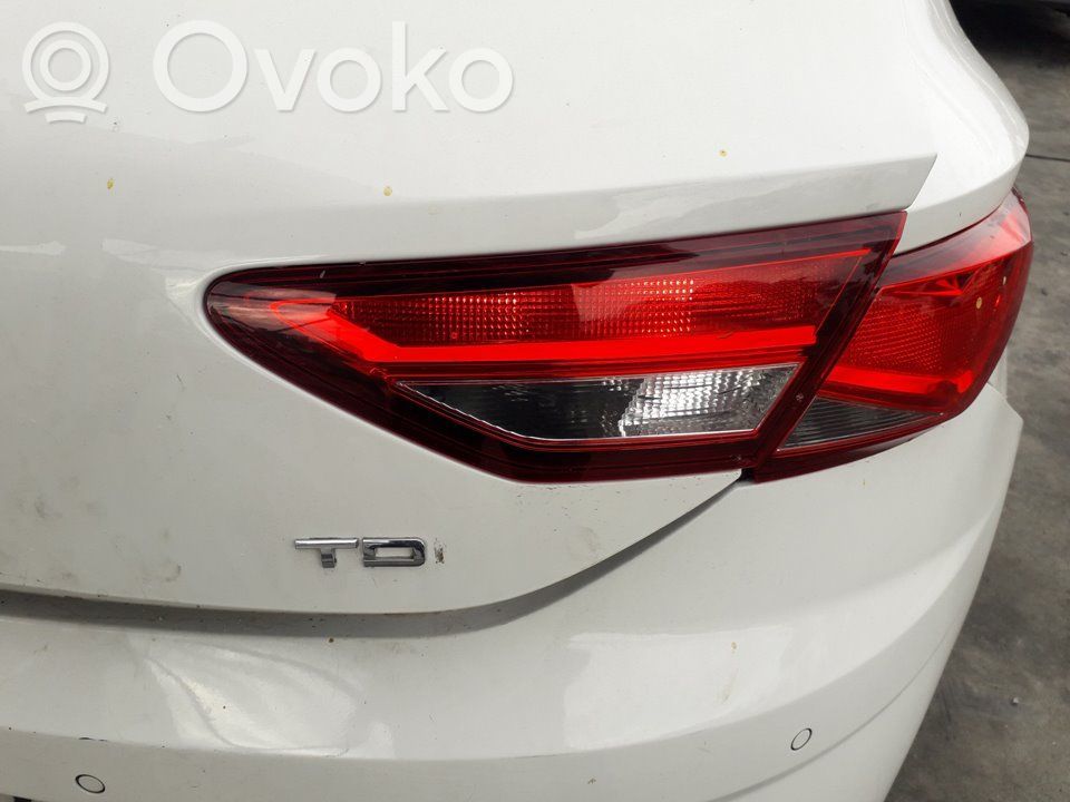 Seat Leon (5F) Aizmugurējais lukturis pārsegā 