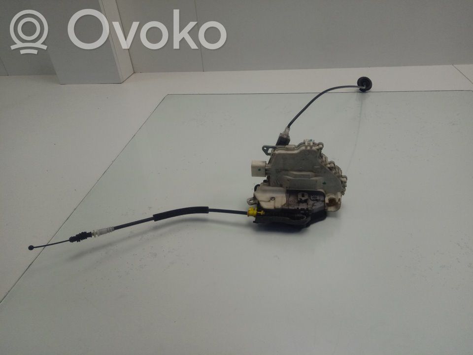 Front door lock   8J1837015