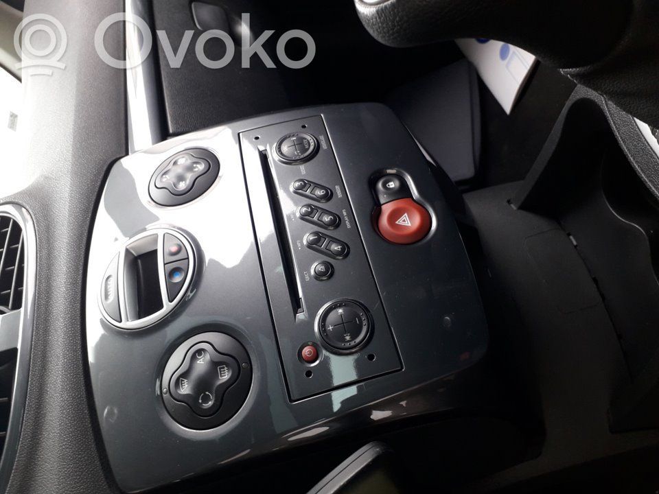 Renault Clio III Sound HiFi control unit module 