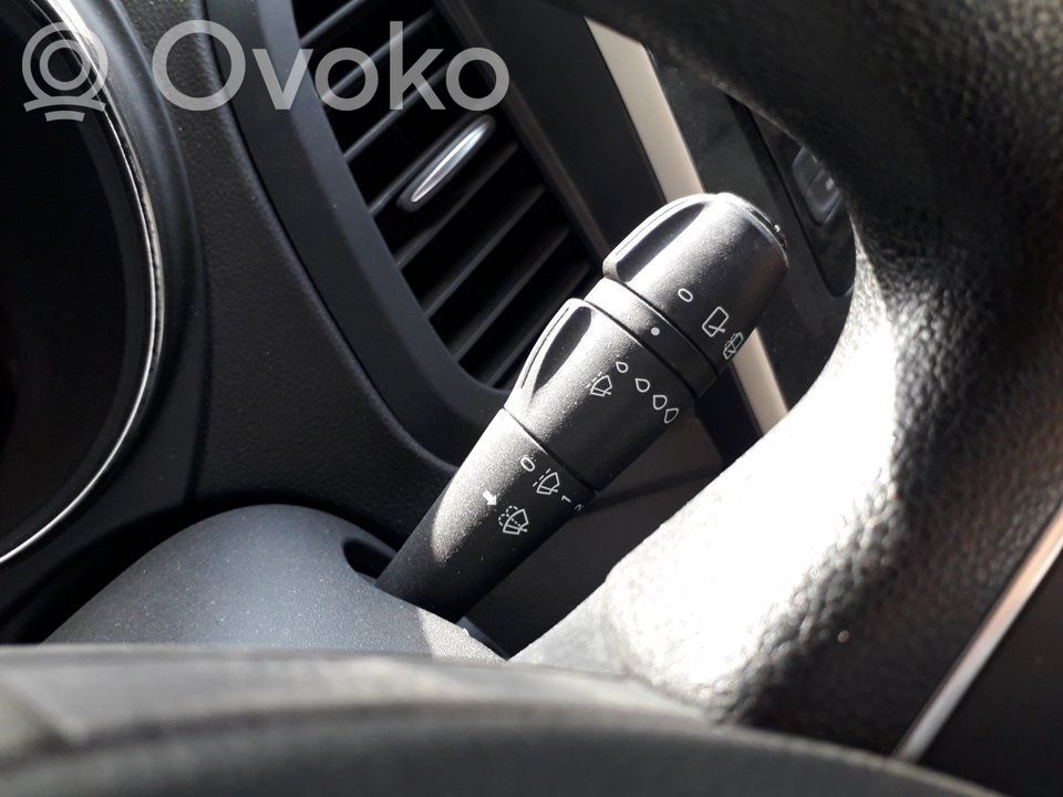 Renault Captur Wiper control stalk 