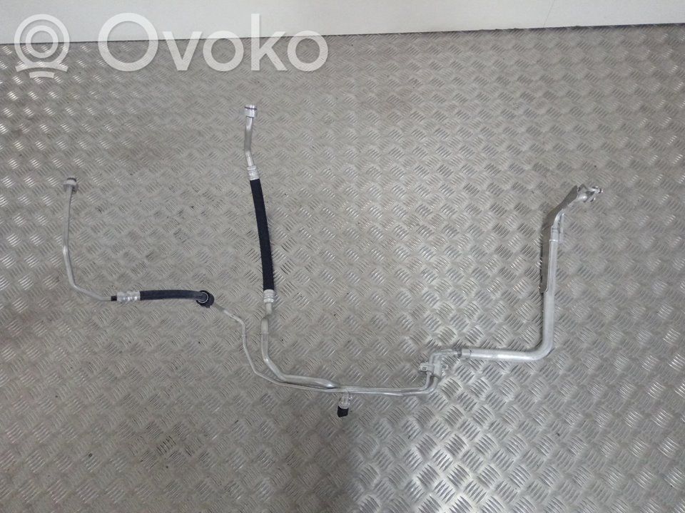 Ilmastointilaitteen putki (A/C)   5WA816743