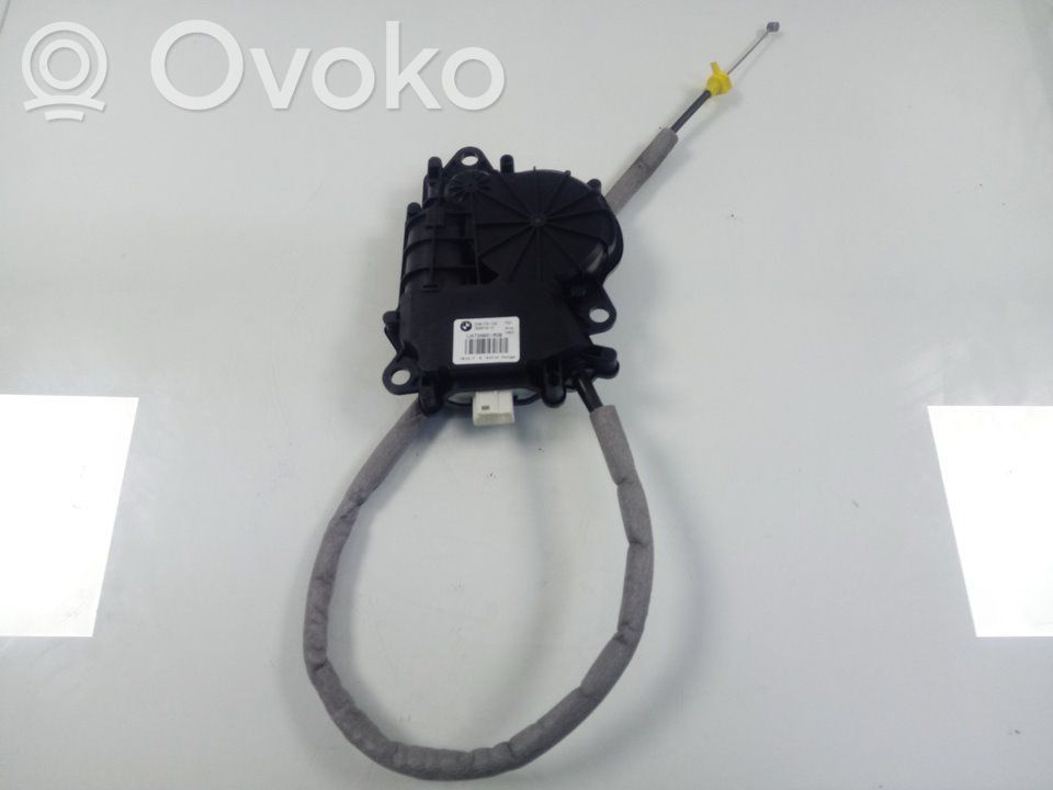 Siłownik zamka tylnej klapy bagażnika   UA726951609