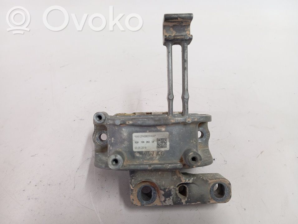 Engine mount bracket   5Q0199262DF