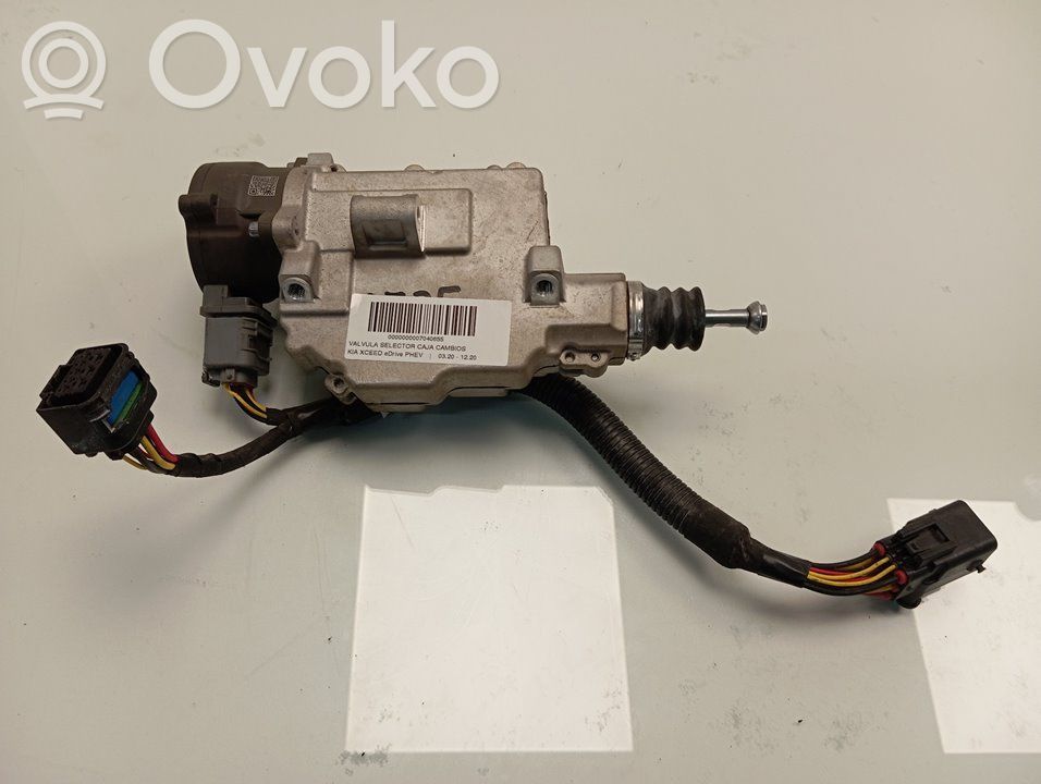 KIA Xceed Oven keskuslukituksen ohjausyksikön moduuli 