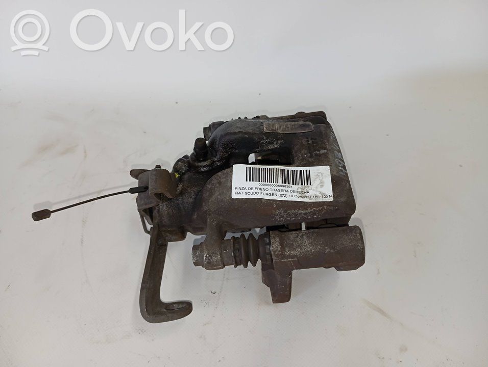 Fiat Scudo Jarrusatulan tyynyn pidike takana 