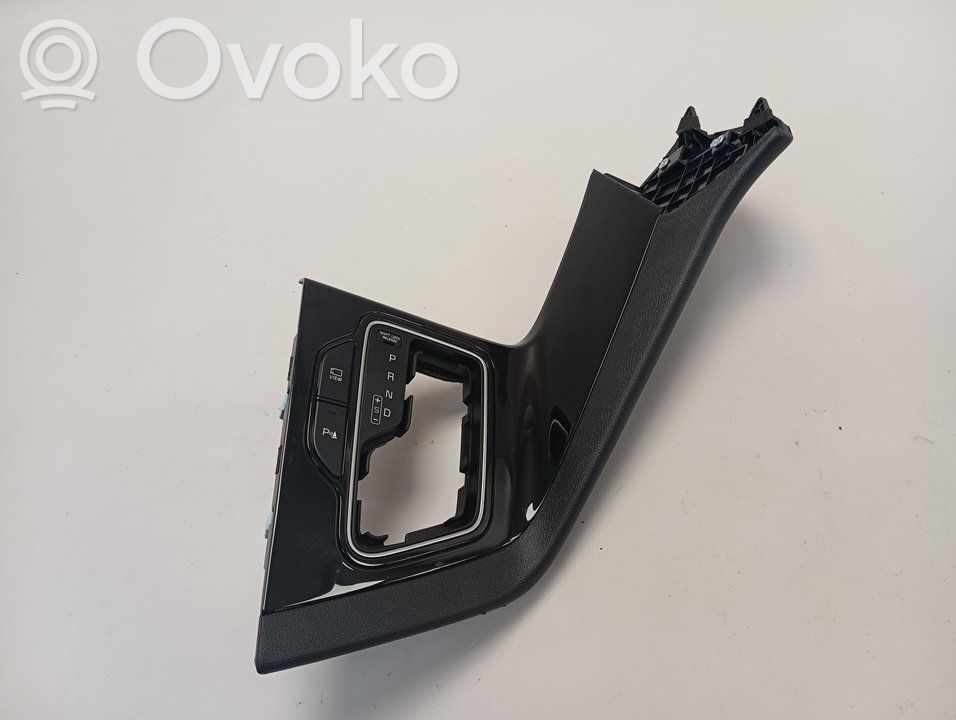 Moldura inferior   84651G500