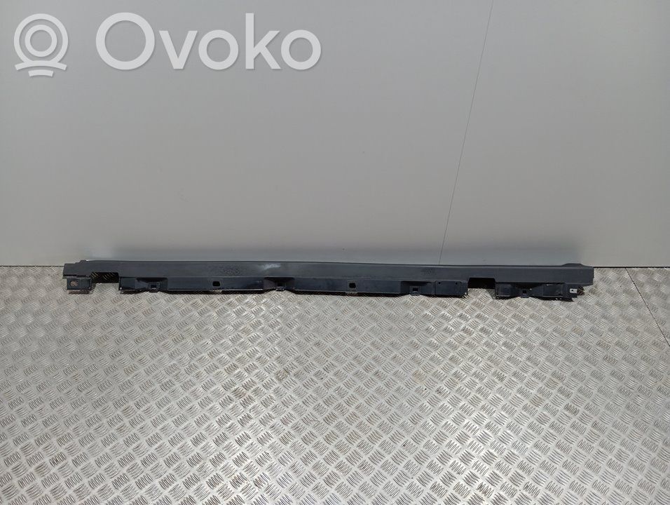 Mercedes-Benz EQB Sottoporta