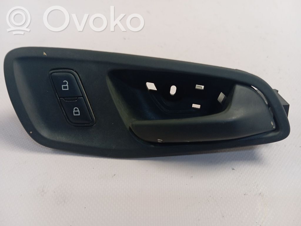 Manecilla interna puerta delantera   BK21V22600AEW