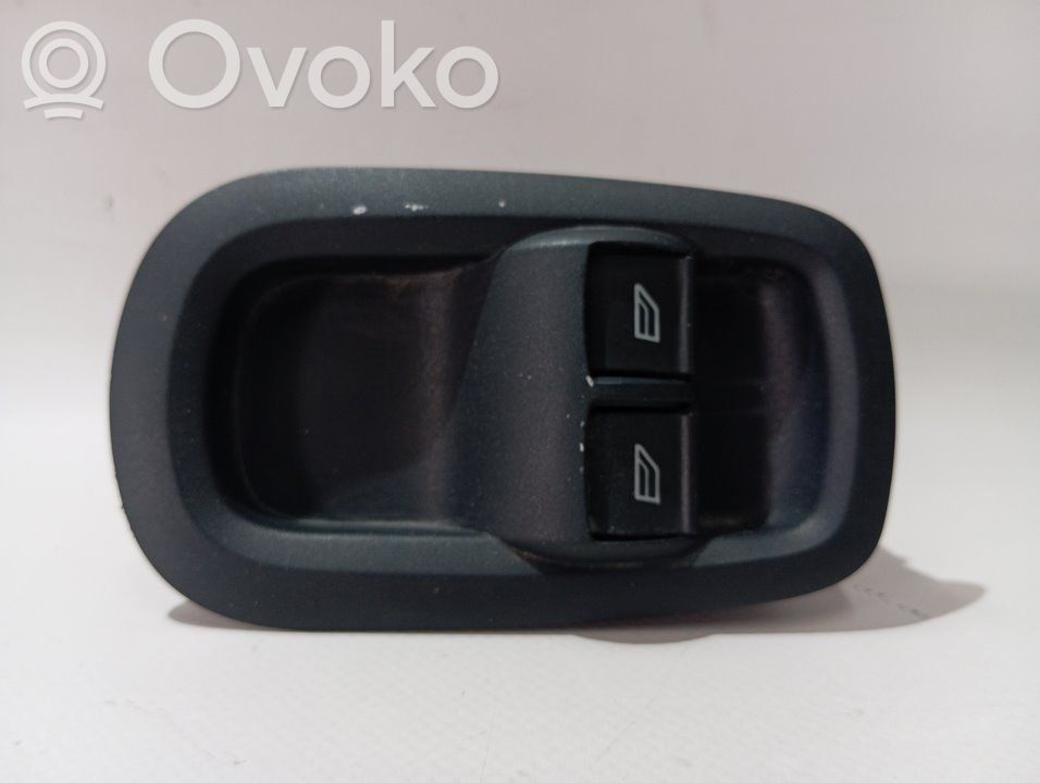 Interruptor del elevalunas eléctrico   GK2T14A132CB