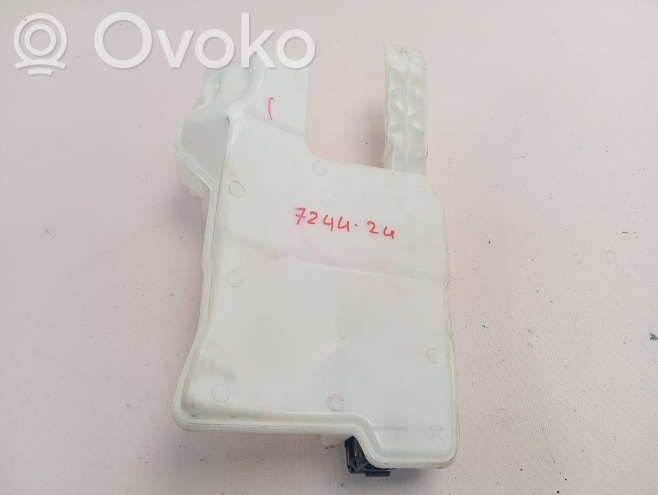 Peugeot 2008 II Zbiornik płynu do spryskiwaczy szyby przedniej / czołowej 