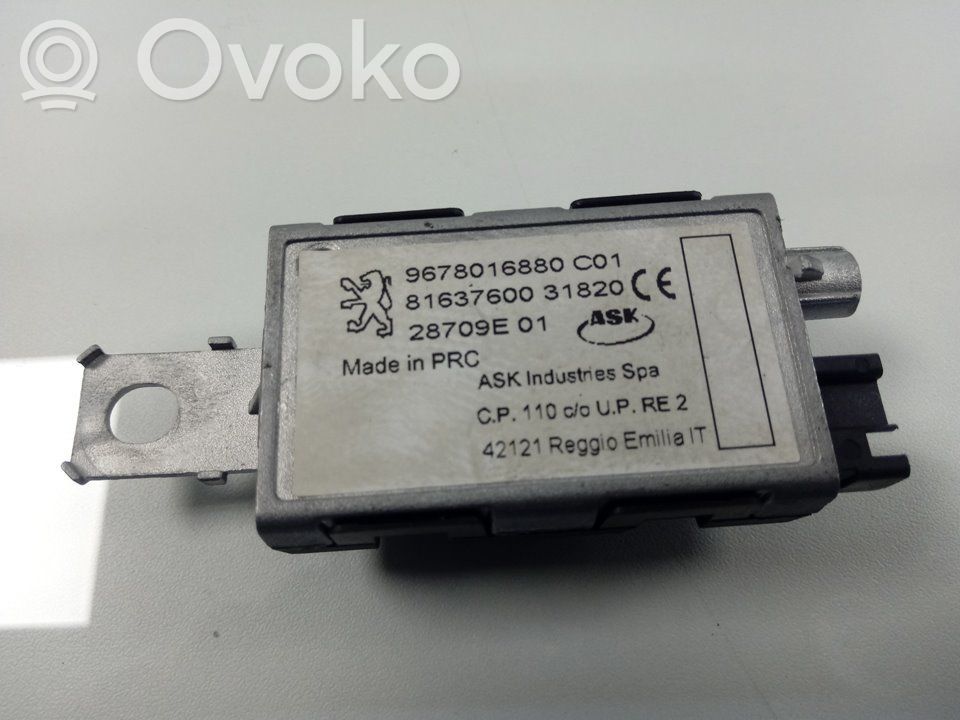 Pystyantennivahvistin   9678016880
