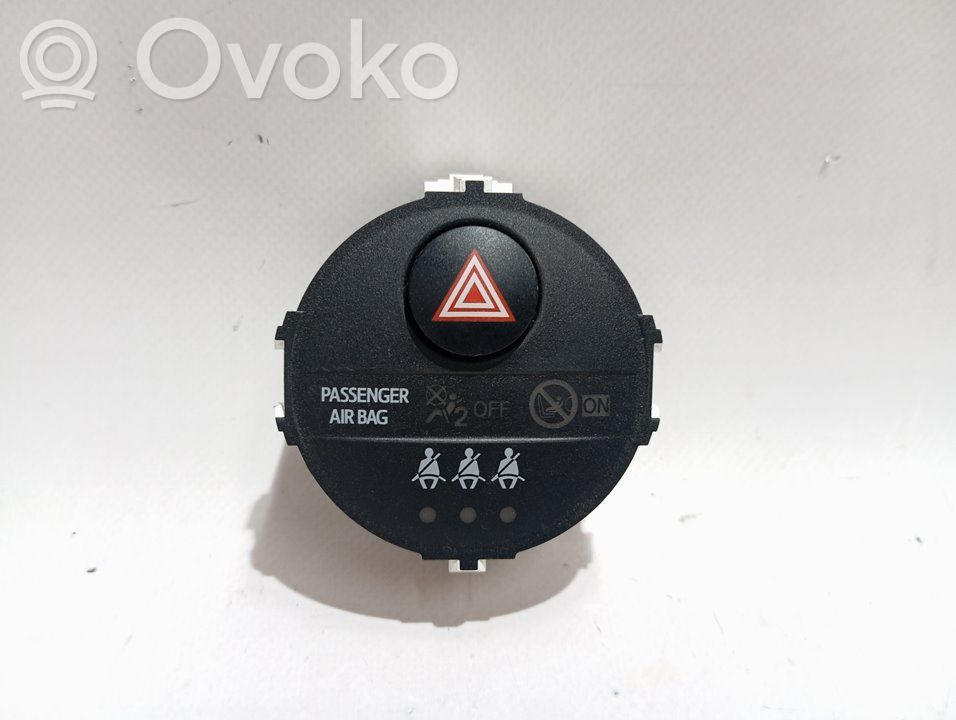 Toyota Yaris Interruttore luci di emergenza 