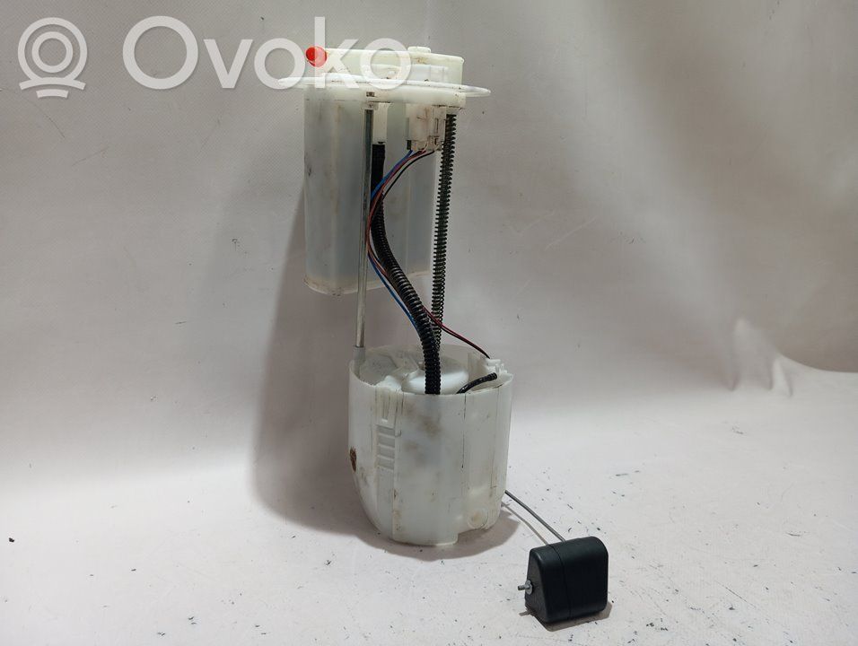 Toyota Yaris Pompa carburante immersa 