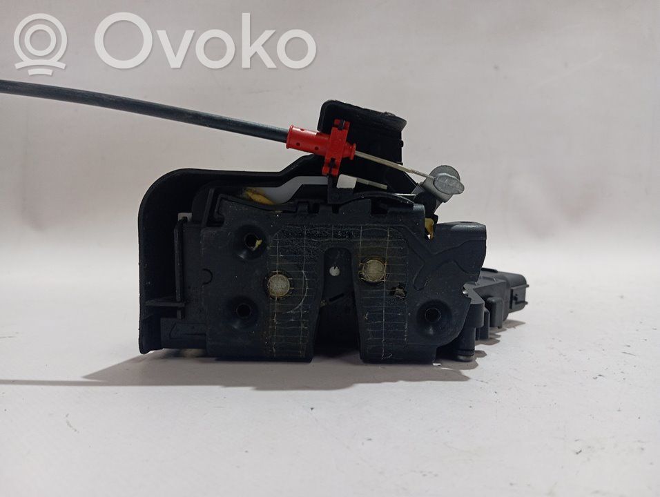 Ford Mondeo MK IV Aizmugurē slēdzene 