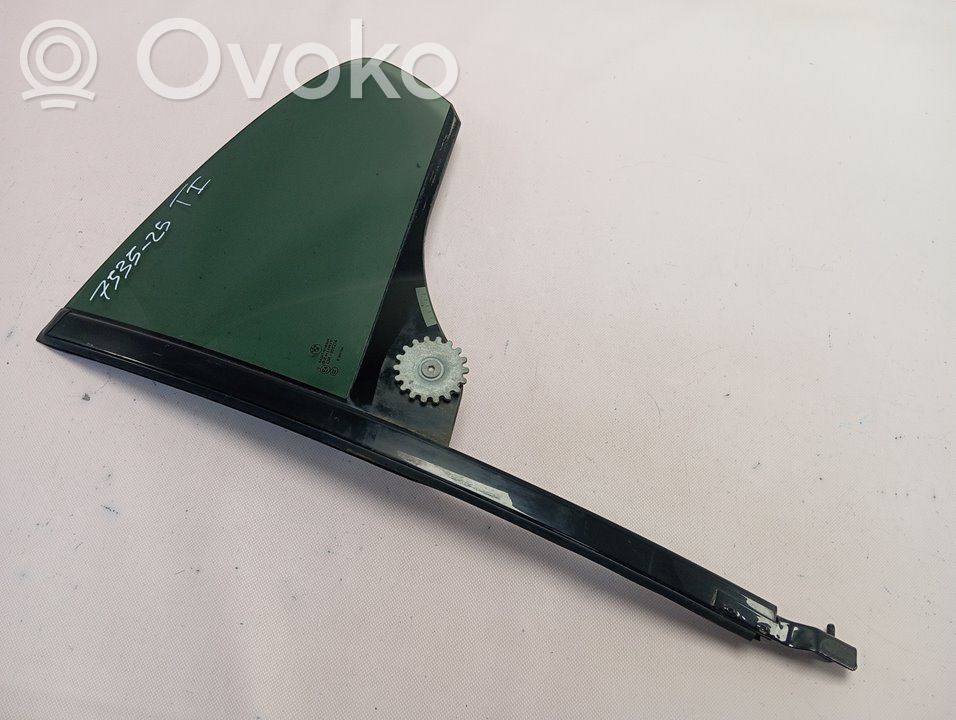 BMW 6 F06 Gran coupe Rear vent window glass 