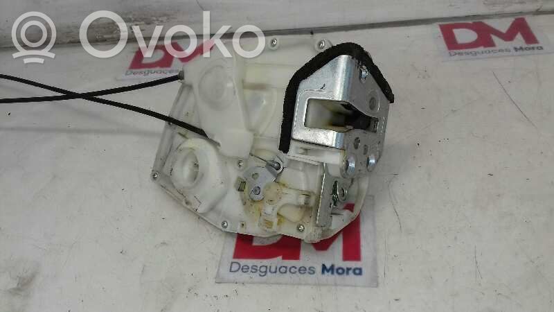 Cerradura de puerta trasera