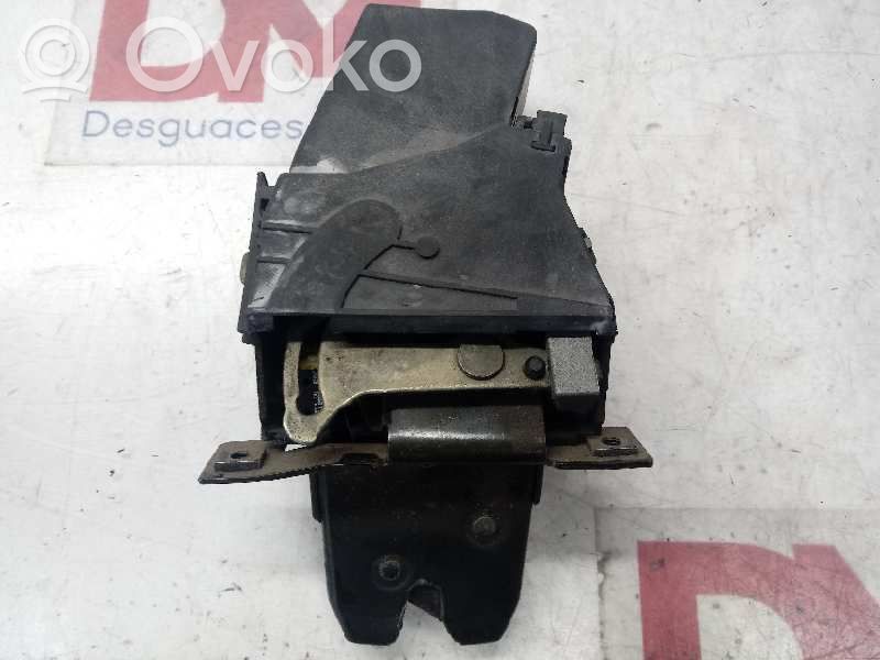 Volvo S90, V90 Spyna galinio borto 